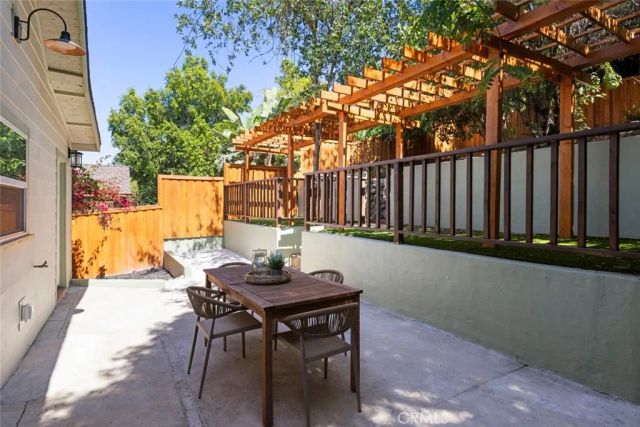 5850 Burwood Ave, Los Angeles, CA 90042