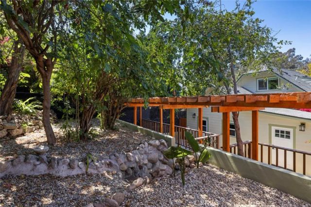 5850 Burwood Ave, Los Angeles, CA 90042