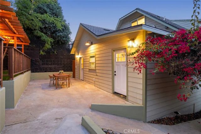 5850 Burwood Ave, Los Angeles, CA 90042