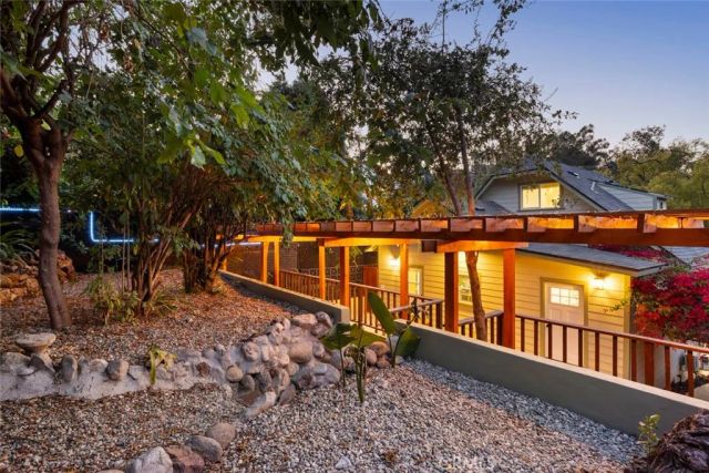 5850 Burwood Ave, Los Angeles, CA 90042