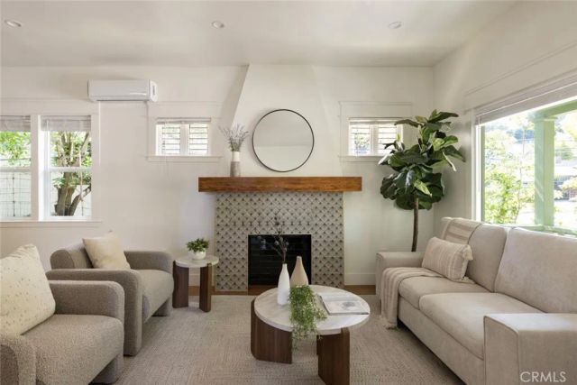 5850 Burwood Ave, Los Angeles, CA 90042