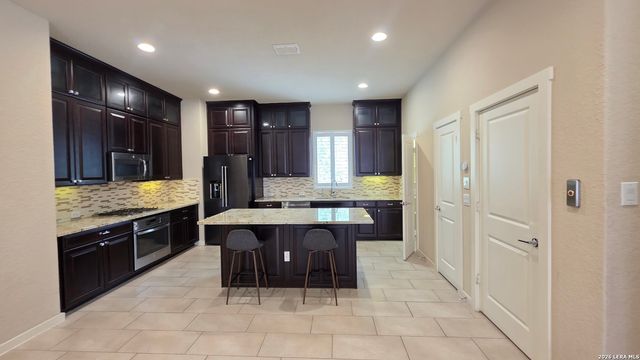 3831 HARRY WURZBACH RD BLDG 21, San Antonio, TX 78209