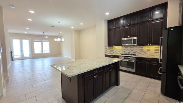 3831 HARRY WURZBACH RD BLDG 21, San Antonio, TX 78209