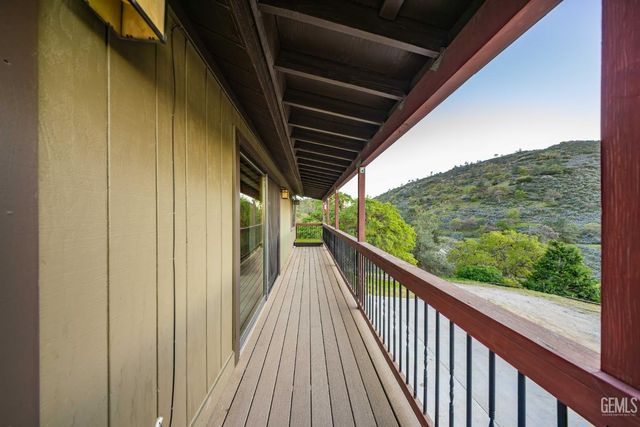 29801 Skyline Drive, Tehachapi, CA 93561