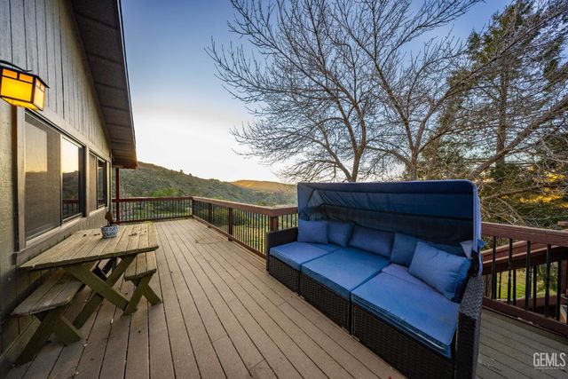 29801 Skyline Drive, Tehachapi, CA 93561