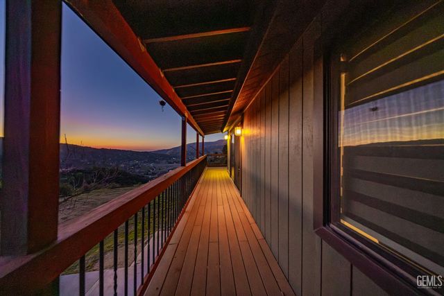 29801 Skyline Drive, Tehachapi, CA 93561
