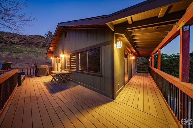 29801 Skyline Drive, Tehachapi, CA 93561