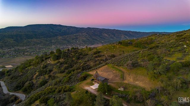 29801 Skyline Drive, Tehachapi, CA 93561