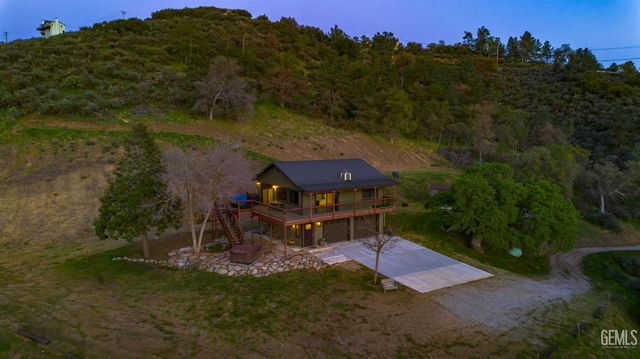 29801 Skyline Drive, Tehachapi, CA 93561