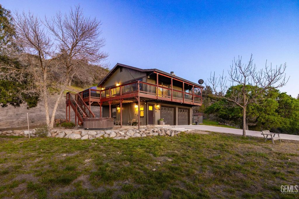 29801 Skyline Drive, Tehachapi, CA 93561