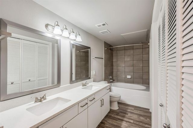 19100 N Glenwest Drive 932, Friendswood, TX 77546