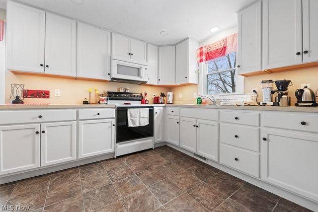 5019 Union Avenue NE, Homeworth, OH 44634