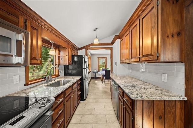 13 Pine Bluff, Lakeville, MA 02347