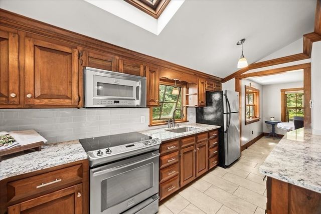 13 Pine Bluff, Lakeville, MA 02347