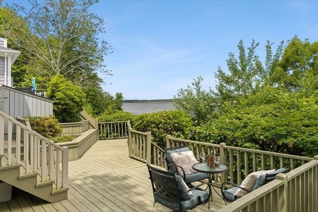 13 Pine Bluff, Lakeville, MA 02347