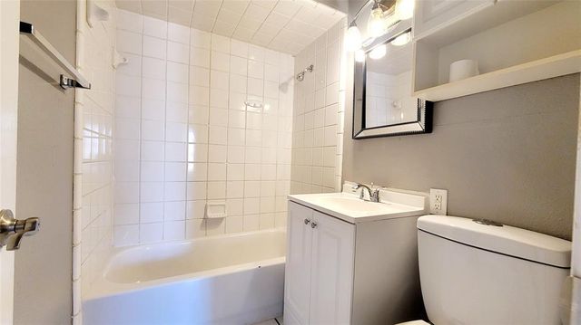 300 E Kittyhawk Drive, Midwest City, OK 73110