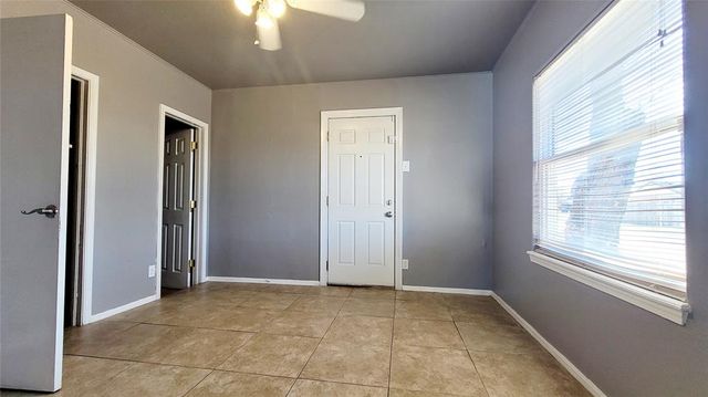 300 E Kittyhawk Drive, Midwest City, OK 73110