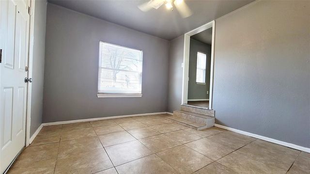 300 E Kittyhawk Drive, Midwest City, OK 73110