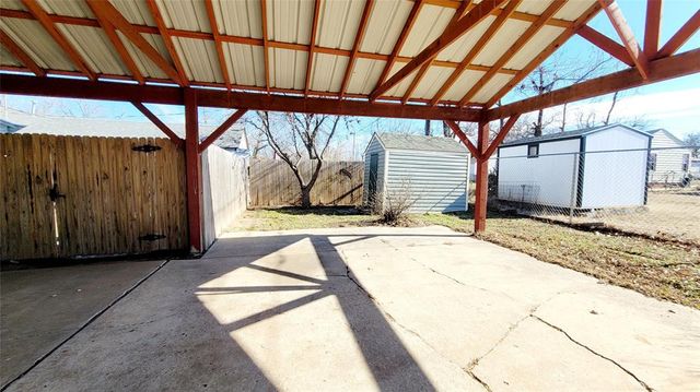 300 E Kittyhawk Drive, Midwest City, OK 73110