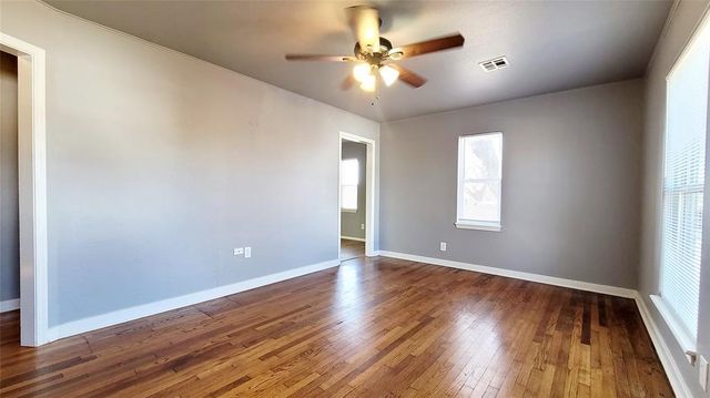 300 E Kittyhawk Drive, Midwest City, OK 73110