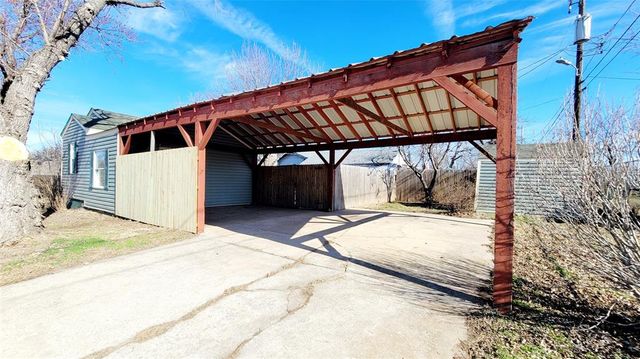 300 E Kittyhawk Drive, Midwest City, OK 73110