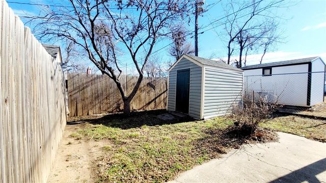 300 E Kittyhawk Drive, Midwest City, OK 73110