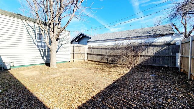 300 E Kittyhawk Drive, Midwest City, OK 73110