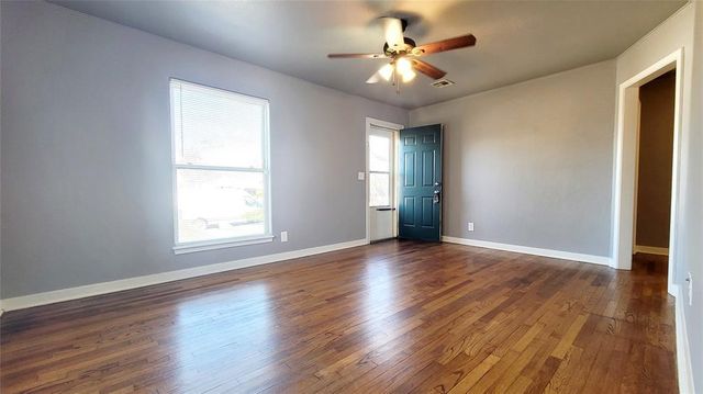 300 E Kittyhawk Drive, Midwest City, OK 73110