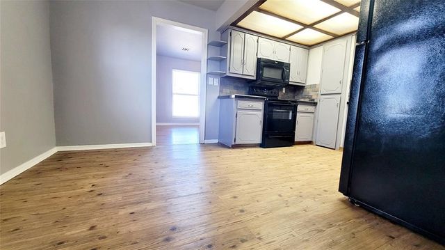 300 E Kittyhawk Drive, Midwest City, OK 73110