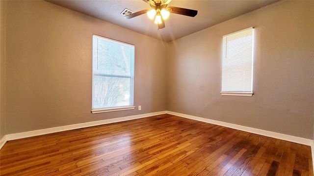 300 E Kittyhawk Drive, Midwest City, OK 73110
