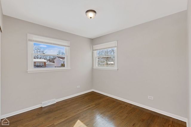 15666 Woodlawn East Avenue, South Holland, IL 60473