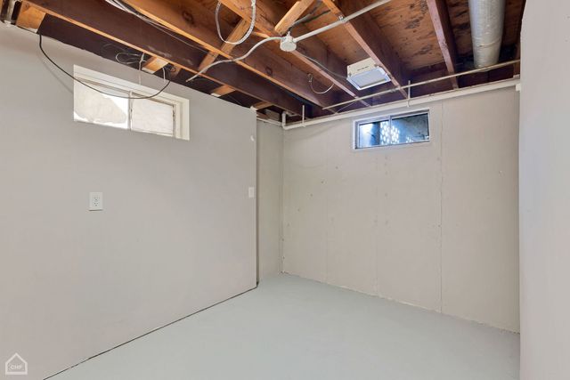 15666 Woodlawn East Avenue, South Holland, IL 60473