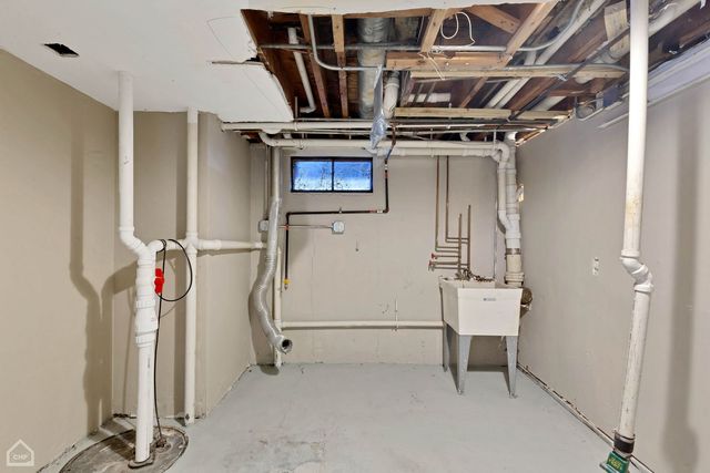 15666 Woodlawn East Avenue, South Holland, IL 60473