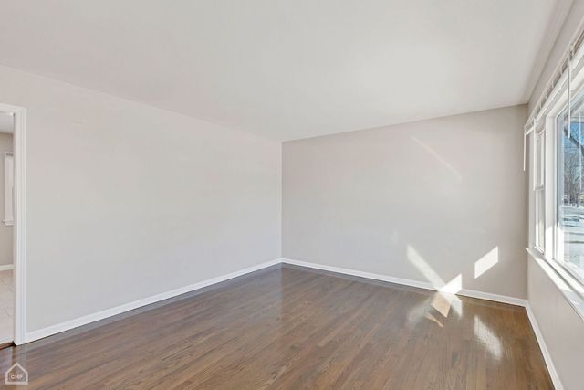 15666 Woodlawn East Avenue, South Holland, IL 60473