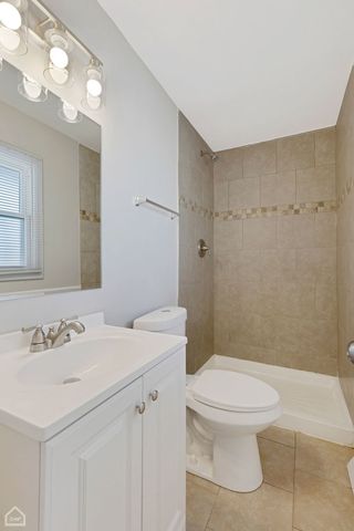 15666 Woodlawn East Avenue, South Holland, IL 60473