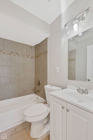 15666 Woodlawn East Avenue, South Holland, IL 60473