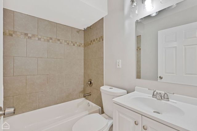 15666 Woodlawn East Avenue, South Holland, IL 60473