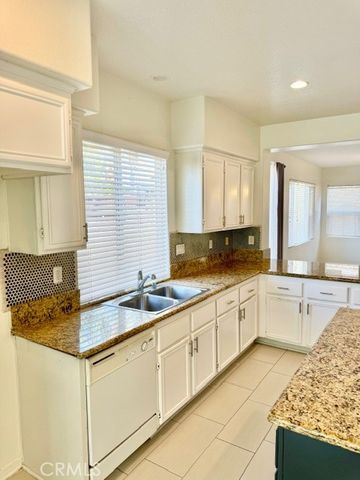 1562 Chesire Drive, Perris, CA 92571