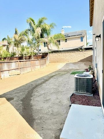 1562 Chesire Drive, Perris, CA 92571