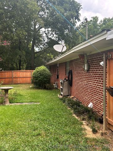 1003 N 6th, Durant, OK 74701