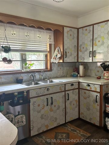 1003 N 6th, Durant, OK 74701