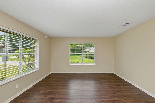 208 N Cedar ST, Buda, TX 78610