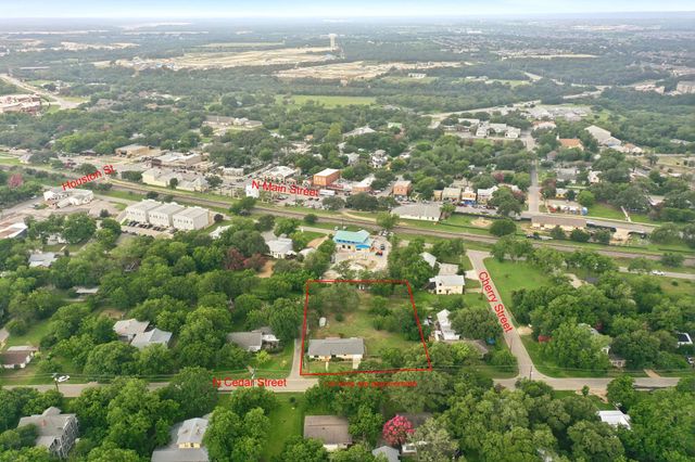 208 N Cedar ST, Buda, TX 78610