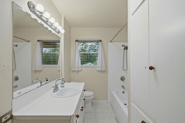 208 N Cedar ST, Buda, TX 78610
