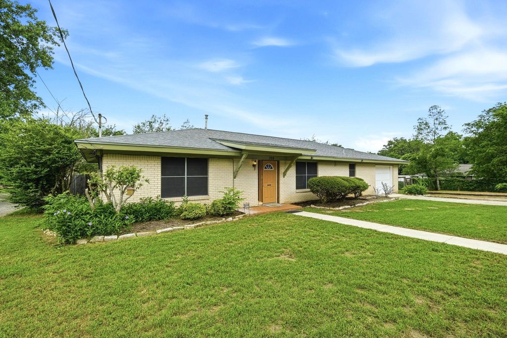 208 N Cedar ST, Buda, TX 78610