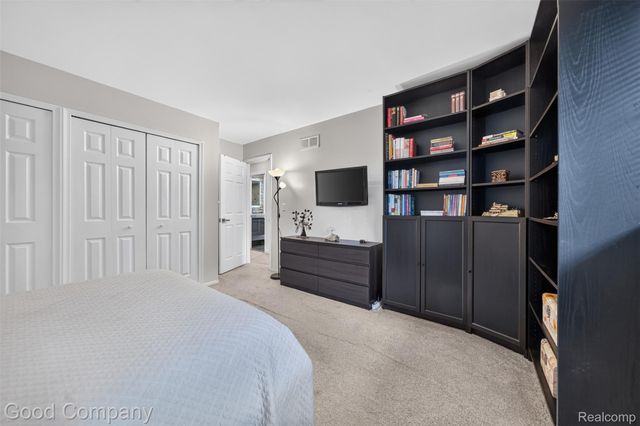 3865 Old Creek Road, Troy, MI 48084