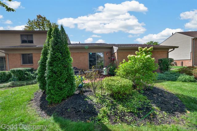 3865 Old Creek Road, Troy, MI 48084