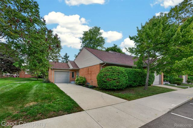 3865 Old Creek Road, Troy, MI 48084