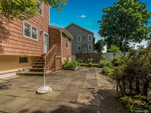 211 Warren Avenue, Hawthorne, NY 10532