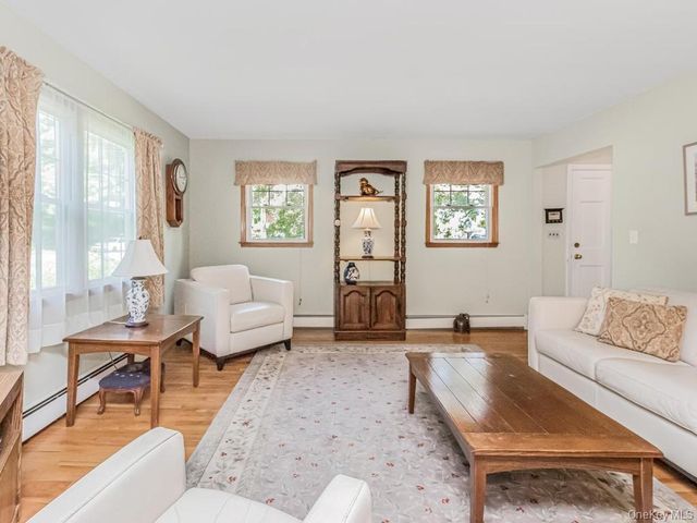 211 Warren Avenue, Hawthorne, NY 10532